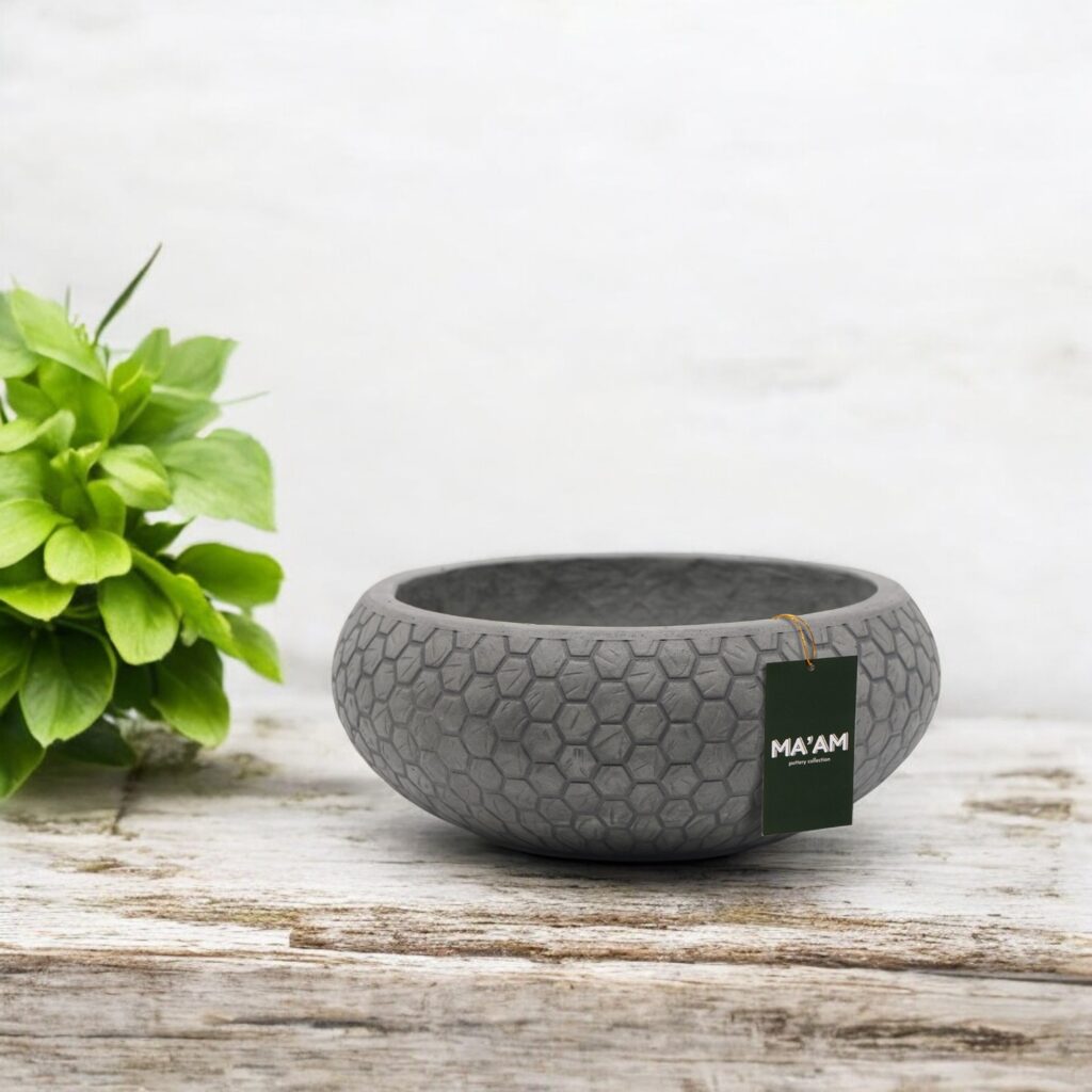 plantenschaal voor buiten binnen grijs - sfeerfoto - maampottery mila